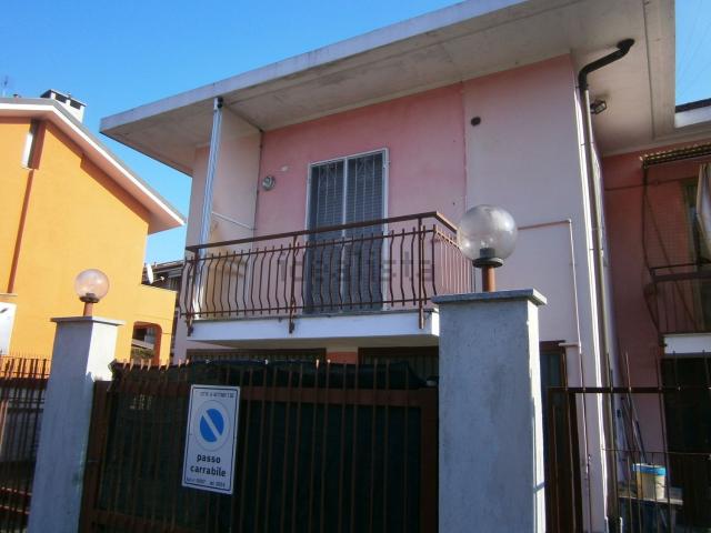Villetta bifamiliare in vendita di 50 m² in Via C. Colombatto, 14