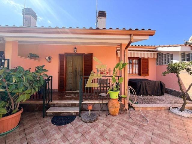 Villetta bifamiliare in vendita di 50 m² in Viale Corona Australe, 36