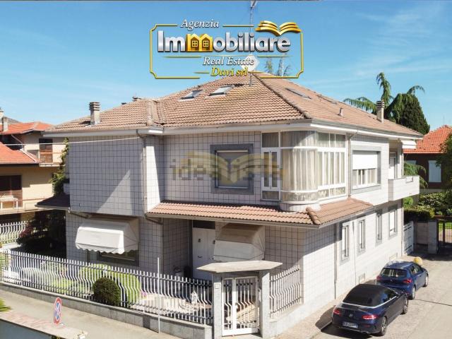 Villetta bifamiliare in vendita di 511 m² in Via Giacomo Leopardi