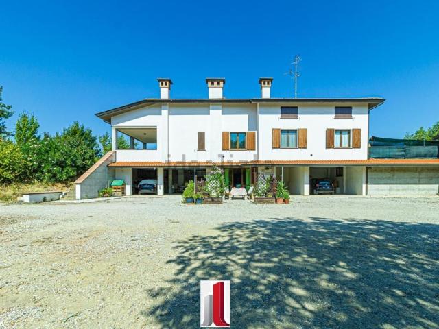 Villetta bifamiliare in vendita di 516 m² in Via Goccianello, 22
