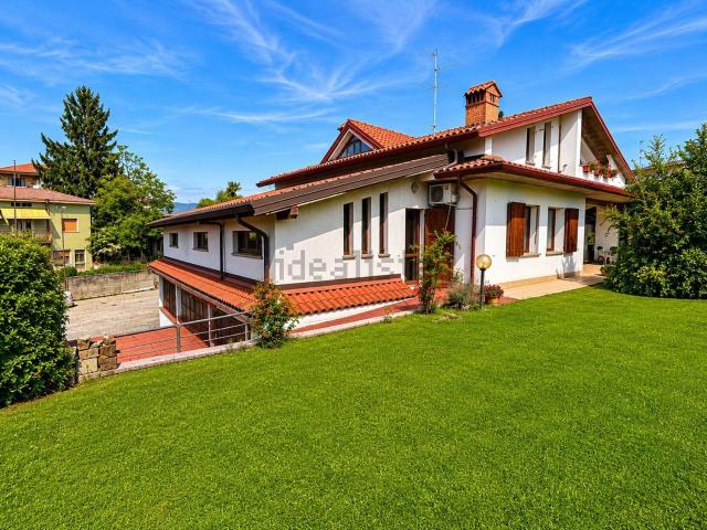 Villetta bifamiliare in vendita di 519 m² in Via Stazione, 21