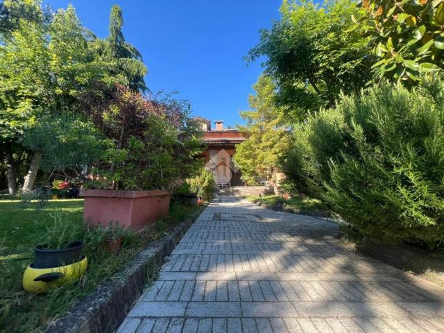 Villetta bifamiliare in vendita di 520 m² in Via 24 Maggio, 76