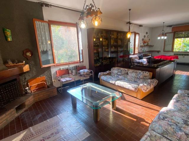 Villetta bifamiliare in vendita di 520 m² in Via Idice