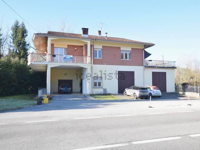 Villetta bifamiliare in vendita di 521 m² in Strada Statale 28 Sud, 14