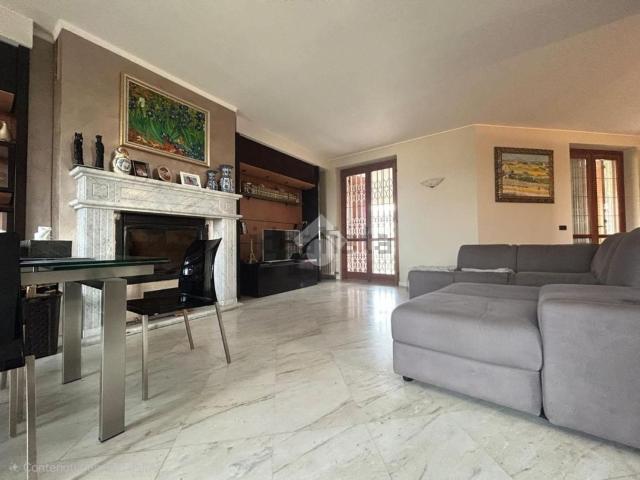 Villetta bifamiliare in vendita di 522 m² in Via Cremona, 32