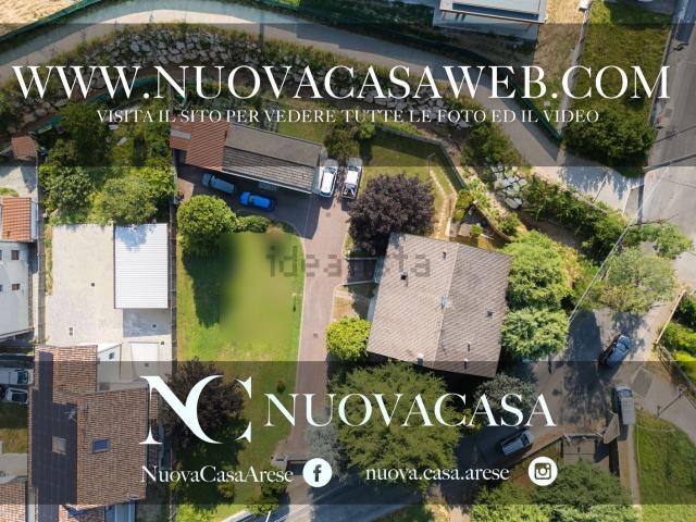Villetta bifamiliare in vendita di 527 m² in Via per Senago, 2