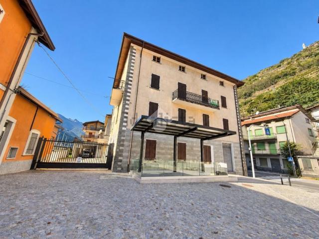 Villetta bifamiliare in vendita di 526 m² in Via Nazionale, 30