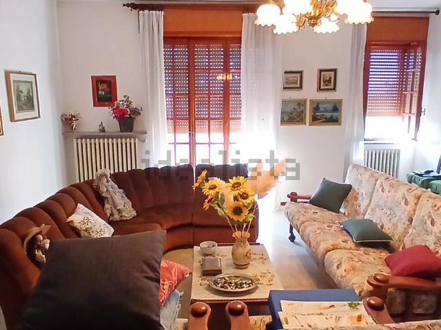 Villetta bifamiliare in vendita di 528 m² in Via Monviso