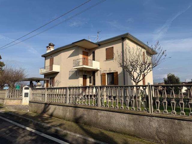 Villetta bifamiliare in vendita di 537 m² in Contrada Marcella