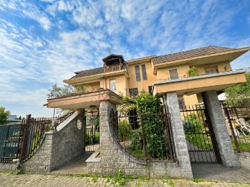 Villetta bifamiliare in vendita di 537 m² in Via Monte Grappa
