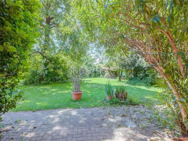 Villetta bifamiliare in vendita di 539 m² in Via Giovanni Battista Scalabrini, 59