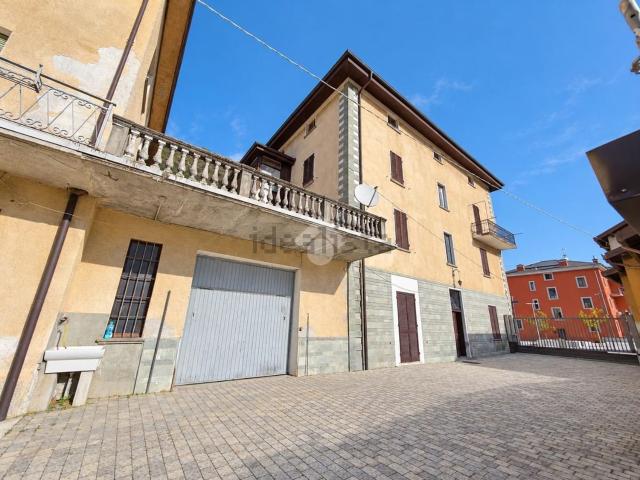 Villetta bifamiliare in vendita di 646 m² in Via Nazionale, 60
