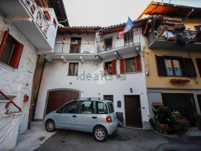 Villetta bifamiliare in vendita di 64 m² in Via Roberto, 12