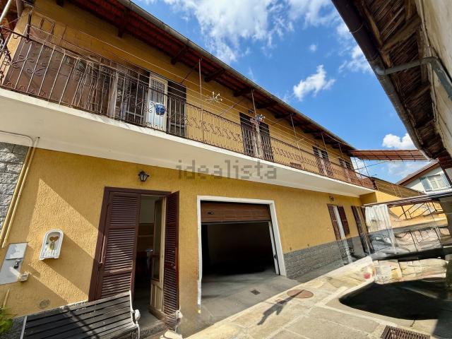 Villetta bifamiliare in vendita di 650 m² in Via Vescovo Pietro Sola, 4