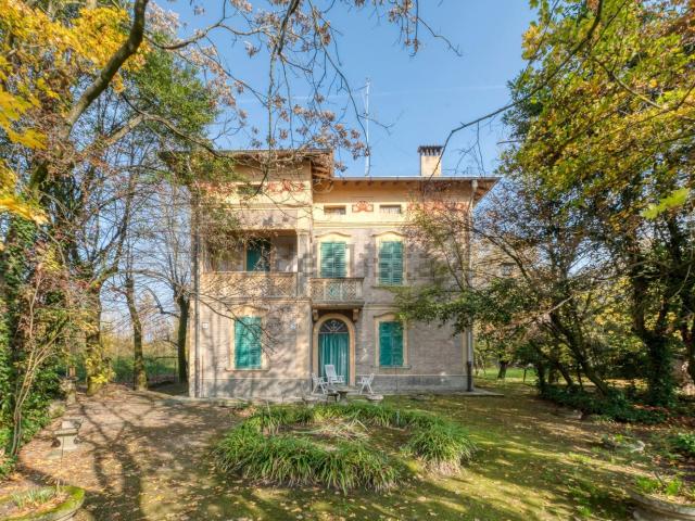 Villetta bifamiliare in vendita di 650 m² in Via Provinciale Est, 5