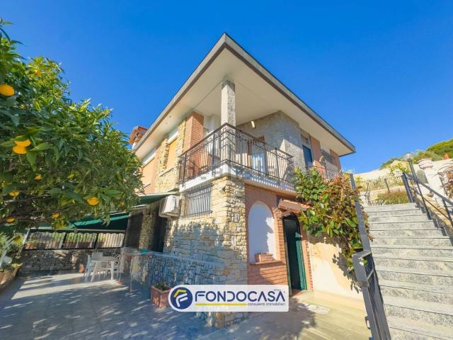 Villetta bifamiliare in vendita di 65 m² in Via del Lampin