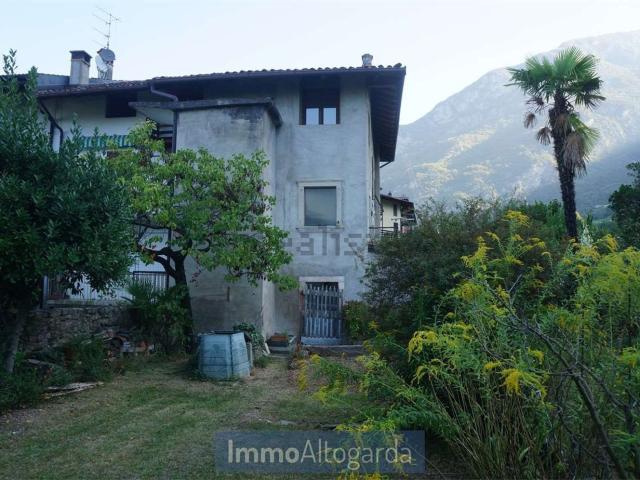 Villetta bifamiliare in vendita di 660 m² in Via Pozze, 4
