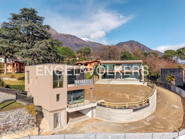 Villetta bifamiliare in vendita di 672 m² in Via Nazario Sauro