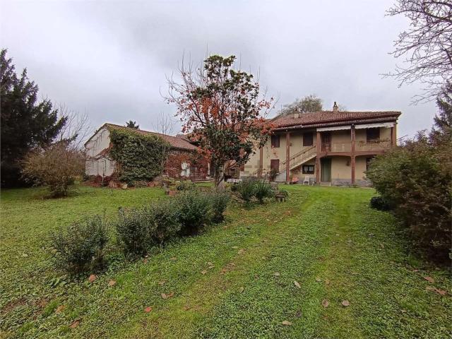 Villetta bifamiliare in vendita di 674 m² in Via Costanza, 51