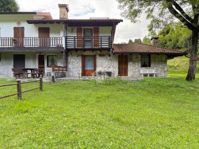 Villetta bifamiliare in vendita di 69 m² in Via Novedêt