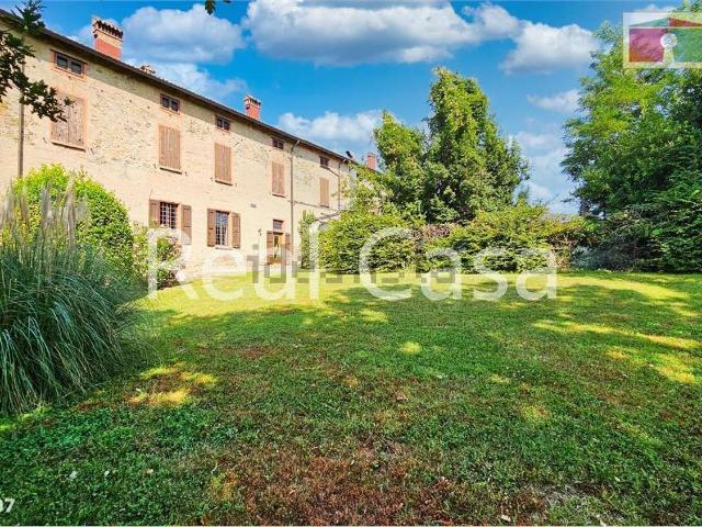 Villetta bifamiliare in vendita di 600 m² in Via Abetone Superiore