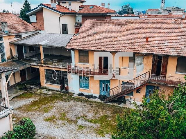 Villetta bifamiliare in vendita di 600 m² in Via Alessandro Manzoni