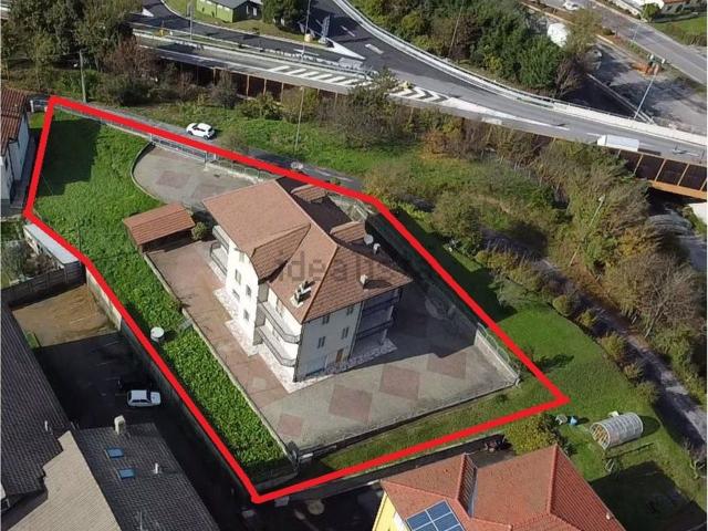 Villetta bifamiliare in vendita di 600 m² in Via Carpeneto