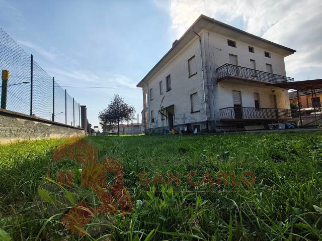 Villetta bifamiliare in vendita di 600 m² in Via Grazioli, 58