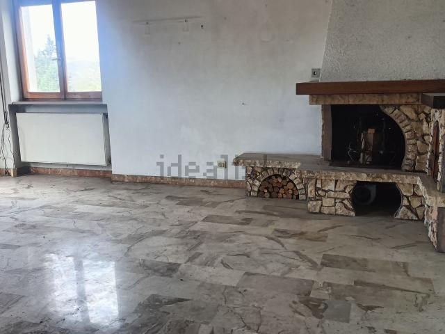 Villetta bifamiliare in vendita di 600 m² in Via Medaglie d&apos oro, 40