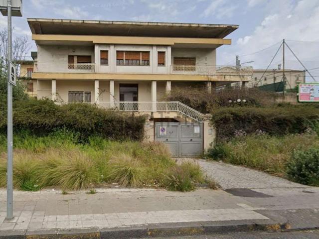Villetta bifamiliare in vendita di 605 m² in Viale Odorico da Pordenone, 30