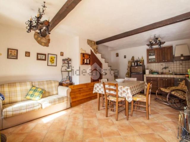 Villetta bifamiliare in vendita di 60 m² in Via Rocca di Fondi