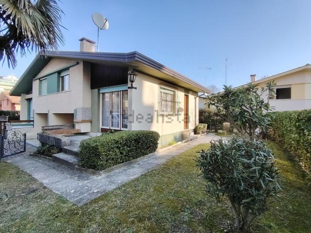 Villetta bifamiliare in vendita di 60 m² in Via Cassiopea, 39