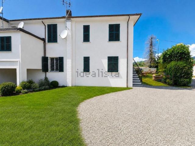 Villetta bifamiliare in vendita di 60 m² in Via Fivizzano