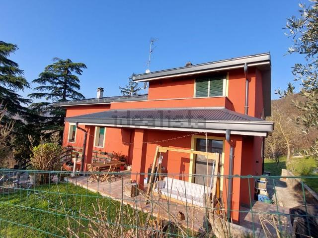 Villetta bifamiliare in vendita di 612 m² in Strada Provinciale 11, 57