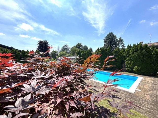 Villetta bifamiliare in vendita di 615 m² in Via Guglielmo Marconi