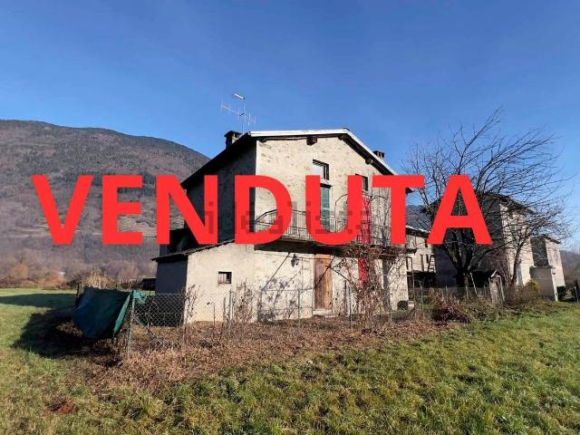 Villetta bifamiliare in vendita di 61 m² in Via Tre Case