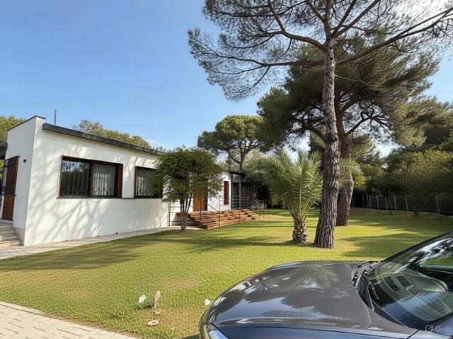 Villetta bifamiliare in vendita di 637 m² in Via Torre Ranieri