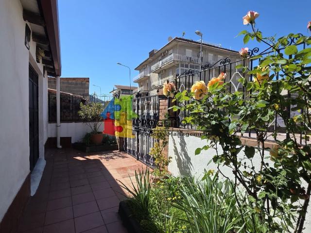 Villetta bifamiliare in vendita di 636 m² in Viale Enrico Berlinguer