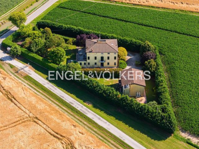 Case e ville in vendita di 639 m² in Via Ladino
