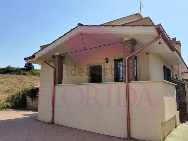 Villetta bifamiliare in vendita di 74 m² in Via Fontegreca