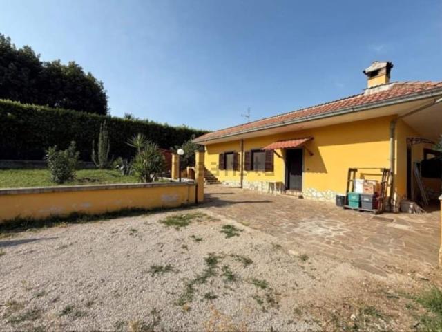 Villetta bifamiliare in vendita di 75 m² in Via Colle Cagioli