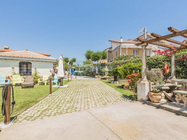 Villetta bifamiliare in vendita di 75 m² in Via Flavio Gioia