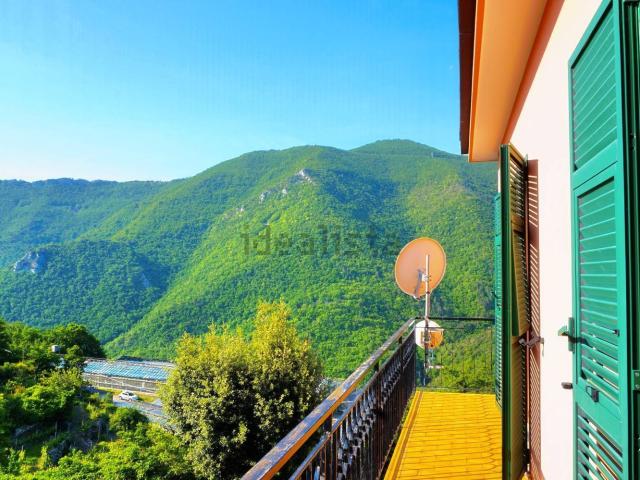 Villetta bifamiliare in vendita di 75 m² in Via I. Lucifredi