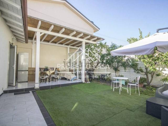Villetta bifamiliare in vendita di 75 m² in Via Irene Tomeoni