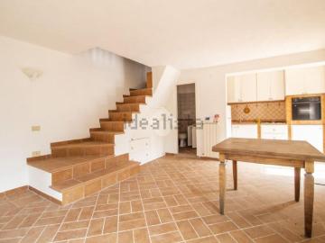 Villetta bifamiliare in vendita di 75 m² in Via Rocca di Fondi, 1
