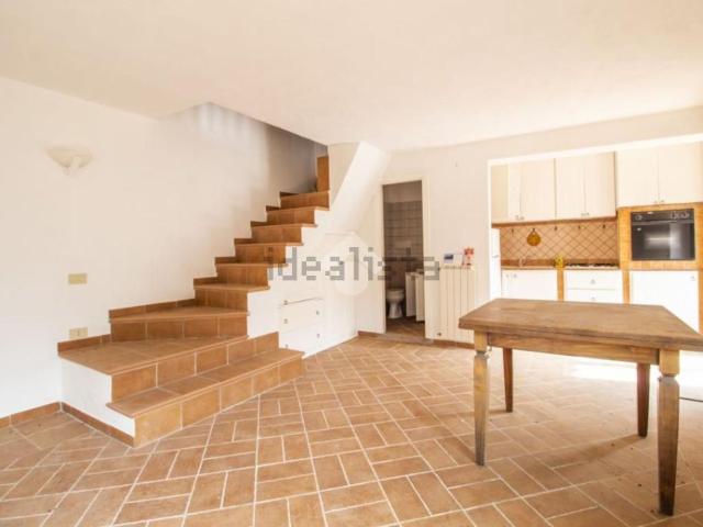 Villetta bifamiliare in vendita di 75 m² in Via Rocca di Fondi, 1