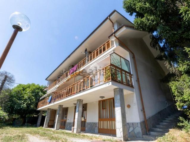 Villetta bifamiliare in vendita di 77 m² in Via Chabriols