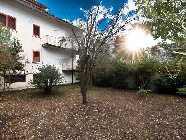 Villetta bifamiliare in vendita di 785 m² in Via Tufarole