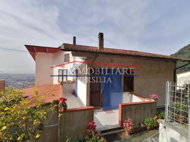 Villetta bifamiliare in vendita di 78 m² in Via Bergiola, 54100