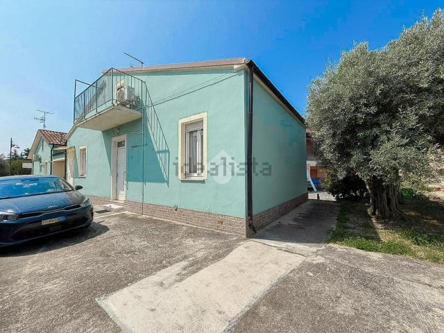 Villetta bifamiliare in vendita di 79 m² in Via Dante Alighieri